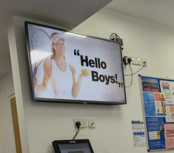 ”Hello Boys„